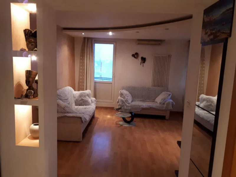 Apartament cu 3 camere in zona Circumvalatiunii 