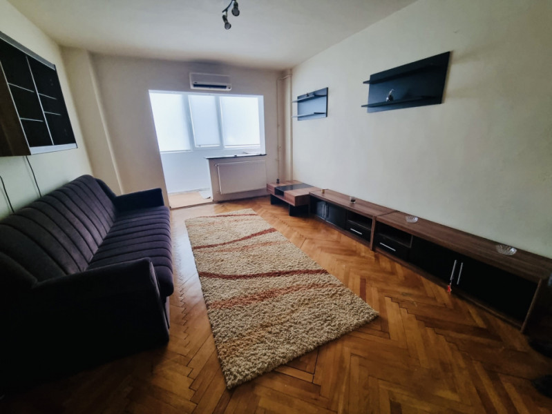 Închiriez apartament 3 camere, decomandat, Zona Dacia, str. Timiș, Timișoara