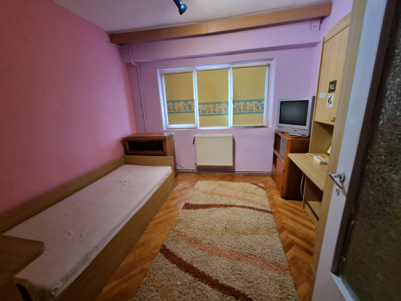 Închiriez apartament 3 camere, decomandat, Zona Dacia, str. Timiș, Timișoara