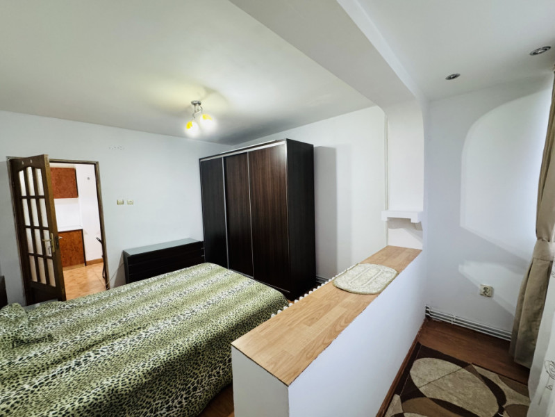 Apartament 2 camere de închiriat, strada Liviu Rebreanu nr. 143, decomandat