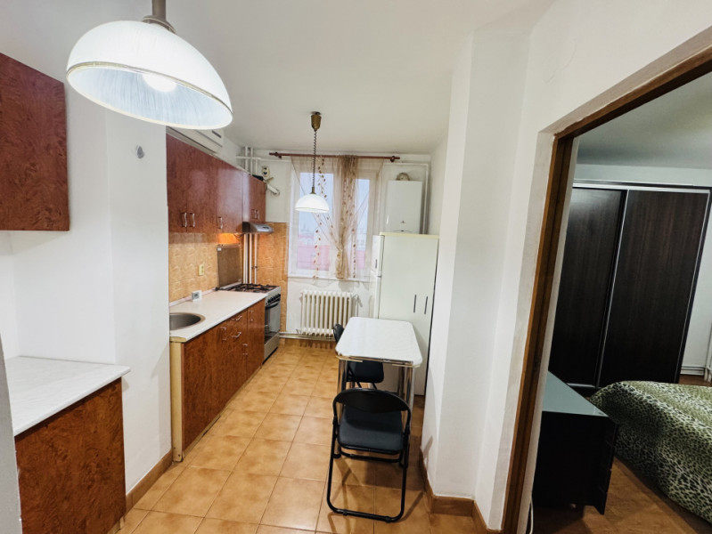 Apartament 2 camere de închiriat, strada Liviu Rebreanu nr. 143, decomandat