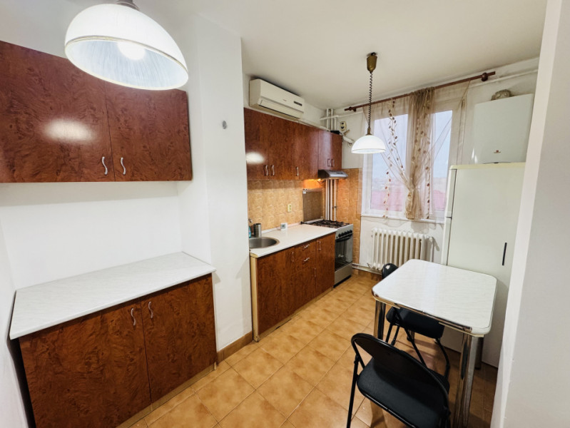 Apartament 2 camere de închiriat, strada Liviu Rebreanu nr. 143, decomandat