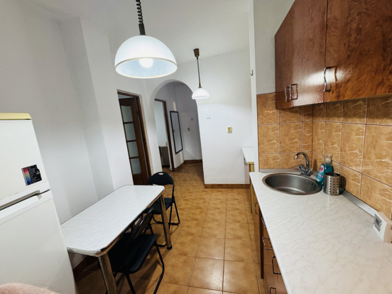 Apartament 2 camere de închiriat, strada Liviu Rebreanu nr. 143, decomandat