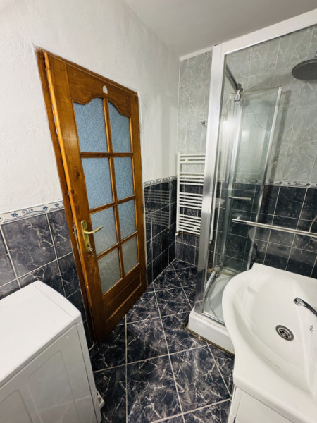 Apartament 2 camere de închiriat, strada Liviu Rebreanu nr. 143, decomandat