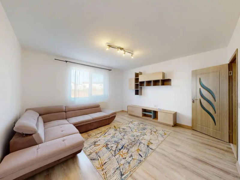 Apartament 2 camere de vânzare, mobilat și utilat, cu parcare privată