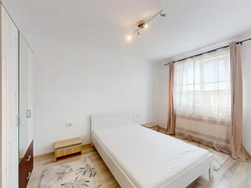 Apartament 2 camere de vânzare, mobilat și utilat, cu parcare privată