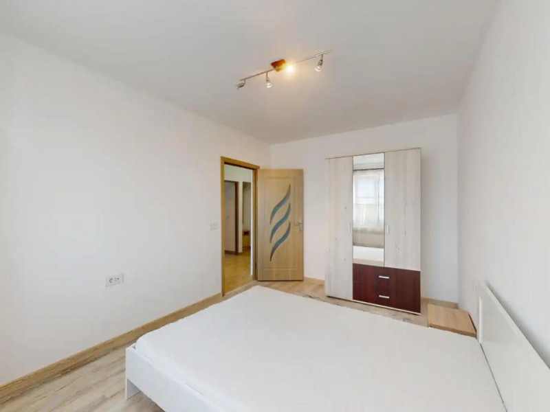 Apartament 2 camere de vânzare, mobilat și utilat, cu parcare privată