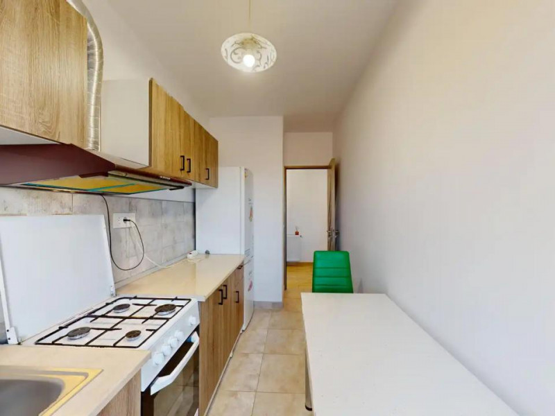 Apartament 2 camere de vânzare, mobilat și utilat, cu parcare privată