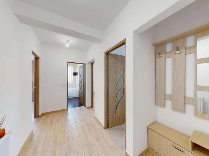 Apartament 2 camere de vânzare, mobilat și utilat, cu parcare privată