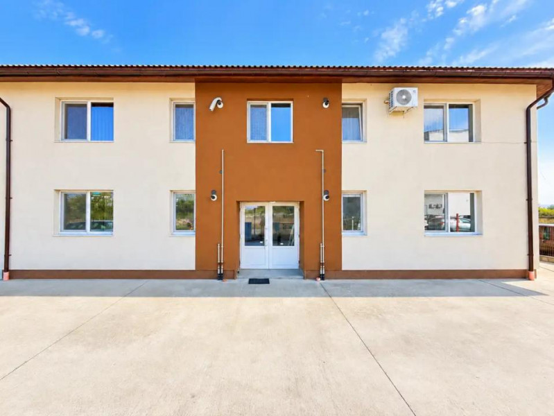 Apartament 2 camere de vânzare, mobilat și utilat, cu parcare privată