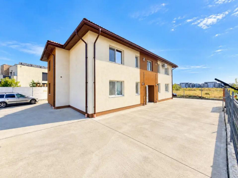 Apartament 2 camere de vânzare, mobilat și utilat, cu parcare privată